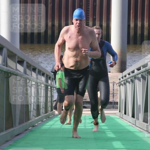 11.08.2024 - GEWOBA Citytriathlon Bremen Lena Gebhardt http://msf.ph/oto/6773937 11.08.2024 10:09:51 Schwimmen 4, 9, 11, 16, 27, 31, 83, 99, 109 meine-sportfotos.de