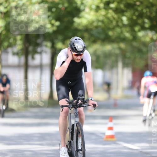 11.08.2024 - GEWOBA Citytriathlon Bremen H.Heesch http://msf.ph/oto/6773938 11.08.2024 11:41:30 Radfahren 786, 835, 896, 902, 1020 meine-sportfotos.de