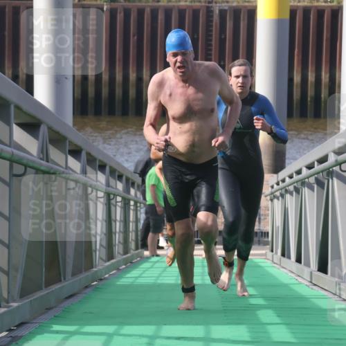 11.08.2024 - GEWOBA Citytriathlon Bremen Lena Gebhardt http://msf.ph/oto/6773941 11.08.2024 10:09:52 Schwimmen 4, 9, 11, 16, 27, 31, 55, 64, 83, 99, 109 meine-sportfotos.de