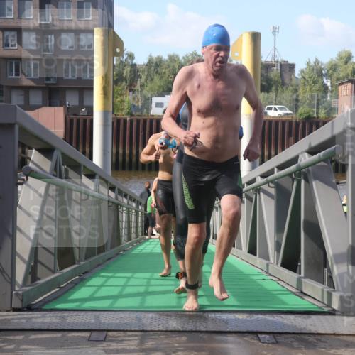 11.08.2024 - GEWOBA Citytriathlon Bremen Lena Gebhardt http://msf.ph/oto/6773961 11.08.2024 10:09:54 Schwimmen 4, 11, 16, 31, 55, 64, 83, 99, 109 meine-sportfotos.de