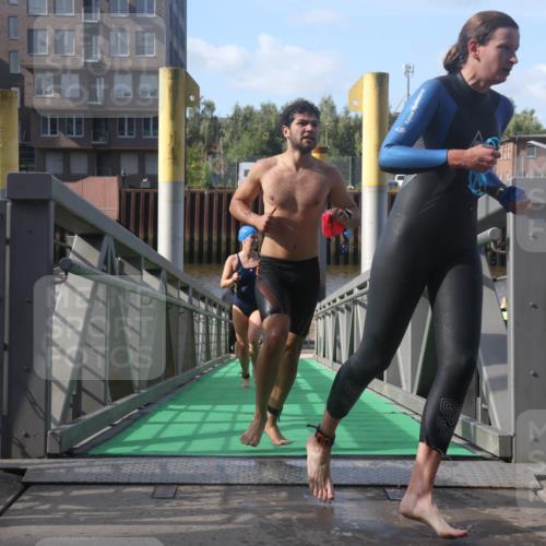 11.08.2024 - GEWOBA Citytriathlon Bremen Lena Gebhardt http://msf.ph/oto/6773970 11.08.2024 10:09:55 Schwimmen 4, 11, 16, 31, 55, 64, 83, 99, 109 meine-sportfotos.de