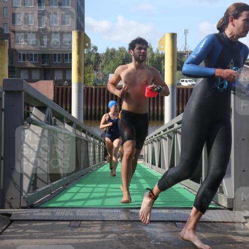 11.08.2024 - GEWOBA Citytriathlon Bremen Lena Gebhardt http://msf.ph/oto/6773974 11.08.2024 10:09:55 Schwimmen 4, 11, 16, 31, 55, 64, 83, 99, 109 meine-sportfotos.de