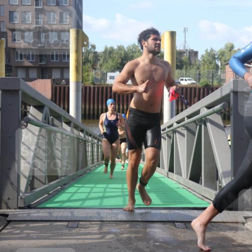 11.08.2024 - GEWOBA Citytriathlon Bremen Lena Gebhardt http://msf.ph/oto/6773978 11.08.2024 10:09:55 Schwimmen 4, 11, 16, 31, 55, 64, 83, 99, 109 meine-sportfotos.de