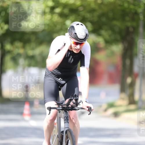 11.08.2024 - GEWOBA Citytriathlon Bremen H.Heesch http://msf.ph/oto/6773979 11.08.2024 11:41:31 Radfahren 786, 835, 896, 902, 1020 meine-sportfotos.de