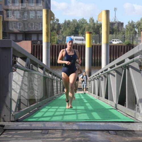 11.08.2024 - GEWOBA Citytriathlon Bremen Lena Gebhardt http://msf.ph/oto/6773994 11.08.2024 10:09:57 Schwimmen 11, 16, 31, 55, 64, 83, 102, 109 meine-sportfotos.de