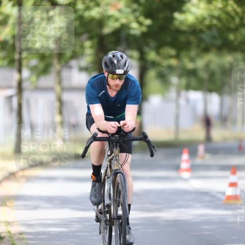 11.08.2024 - GEWOBA Citytriathlon Bremen H.Heesch http://msf.ph/oto/6774032 11.08.2024 11:41:33 Radfahren 786, 835, 859, 896, 902, 1020 meine-sportfotos.de