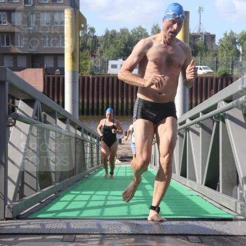 11.08.2024 - GEWOBA Citytriathlon Bremen Lena Gebhardt http://msf.ph/oto/6774033 11.08.2024 10:10:00 Schwimmen 11, 16, 31, 50, 55, 64, 83, 102 meine-sportfotos.de