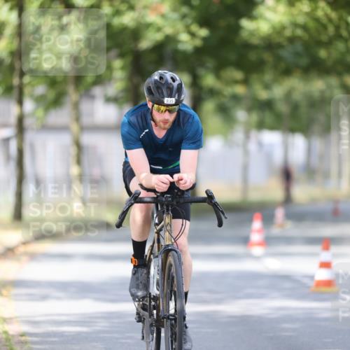 11.08.2024 - GEWOBA Citytriathlon Bremen H.Heesch http://msf.ph/oto/6774036 11.08.2024 11:41:34 Radfahren 786, 835, 859, 896, 902, 1020 meine-sportfotos.de