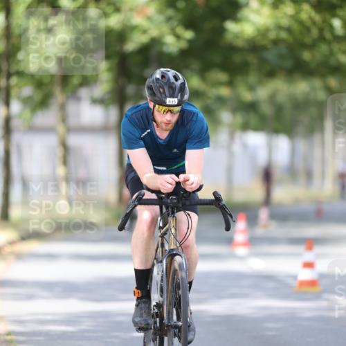 11.08.2024 - GEWOBA Citytriathlon Bremen H.Heesch http://msf.ph/oto/6774045 11.08.2024 11:41:34 Radfahren 786, 835, 859, 896, 902, 1020 meine-sportfotos.de
