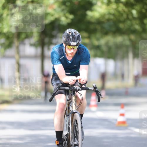 11.08.2024 - GEWOBA Citytriathlon Bremen H.Heesch http://msf.ph/oto/6774055 11.08.2024 11:41:34 Radfahren 786, 835, 859, 896, 902, 1020 meine-sportfotos.de