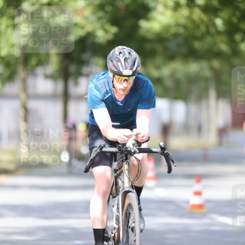 11.08.2024 - GEWOBA Citytriathlon Bremen H.Heesch http://msf.ph/oto/6774059 11.08.2024 11:41:34 Radfahren 786, 835, 859, 896, 902, 1020 meine-sportfotos.de