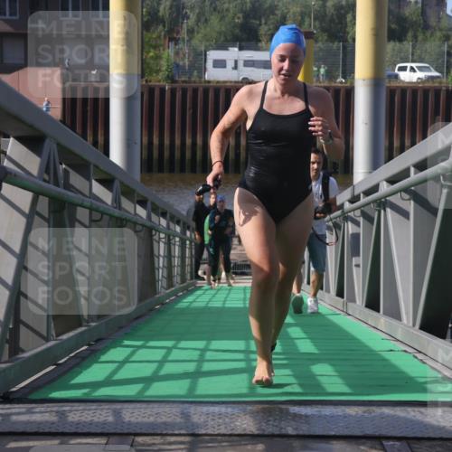 11.08.2024 - GEWOBA Citytriathlon Bremen Lena Gebhardt http://msf.ph/oto/6774063 11.08.2024 10:10:02 Schwimmen 16, 31, 50, 55, 64, 83, 102 meine-sportfotos.de