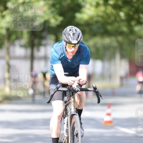 11.08.2024 - GEWOBA Citytriathlon Bremen H.Heesch http://msf.ph/oto/6774064 11.08.2024 11:41:34 Radfahren 786, 835, 859, 896, 902, 1020 meine-sportfotos.de