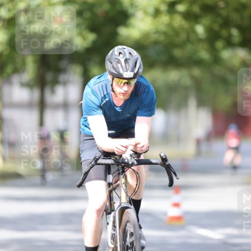 11.08.2024 - GEWOBA Citytriathlon Bremen H.Heesch http://msf.ph/oto/6774066 11.08.2024 11:41:34 Radfahren 786, 835, 859, 896, 902, 1020 meine-sportfotos.de