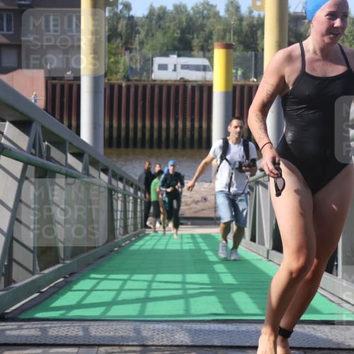 11.08.2024 - GEWOBA Citytriathlon Bremen Lena Gebhardt http://msf.ph/oto/6774070 11.08.2024 10:10:03 Schwimmen 16, 31, 50, 55, 64, 83, 102 meine-sportfotos.de