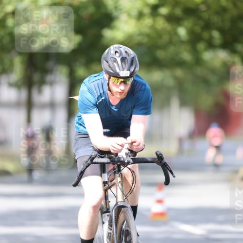 11.08.2024 - GEWOBA Citytriathlon Bremen H.Heesch http://msf.ph/oto/6774071 11.08.2024 11:41:34 Radfahren 786, 835, 859, 896, 902, 1020 meine-sportfotos.de