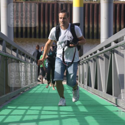 11.08.2024 - GEWOBA Citytriathlon Bremen Lena Gebhardt http://msf.ph/oto/6774073 11.08.2024 10:10:04 Schwimmen 16, 31, 50, 55, 64, 83, 102 meine-sportfotos.de