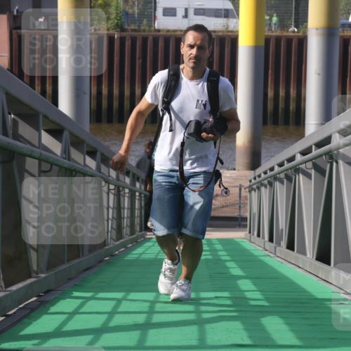 11.08.2024 - GEWOBA Citytriathlon Bremen Lena Gebhardt http://msf.ph/oto/6774077 11.08.2024 10:10:05 Schwimmen 16, 31, 50, 55, 64, 83, 102 meine-sportfotos.de