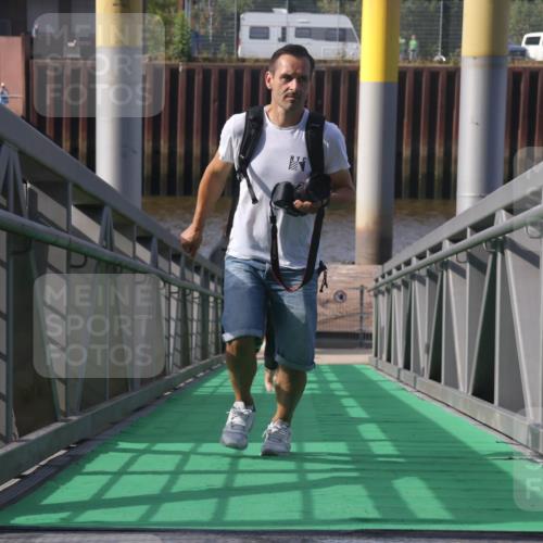 11.08.2024 - GEWOBA Citytriathlon Bremen Lena Gebhardt http://msf.ph/oto/6774078 11.08.2024 10:10:05 Schwimmen 16, 31, 50, 55, 64, 83, 102 meine-sportfotos.de