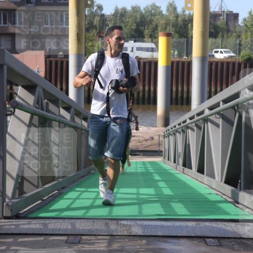 11.08.2024 - GEWOBA Citytriathlon Bremen Lena Gebhardt http://msf.ph/oto/6774085 11.08.2024 10:10:05 Schwimmen 16, 31, 50, 55, 64, 83, 102 meine-sportfotos.de