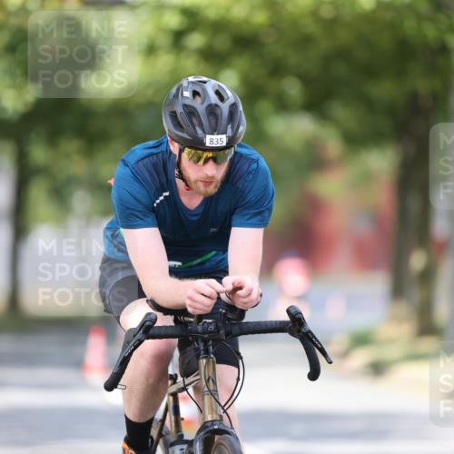 11.08.2024 - GEWOBA Citytriathlon Bremen H.Heesch http://msf.ph/oto/6774087 11.08.2024 11:41:34 Radfahren 786, 835, 859, 896, 902, 1020 meine-sportfotos.de
