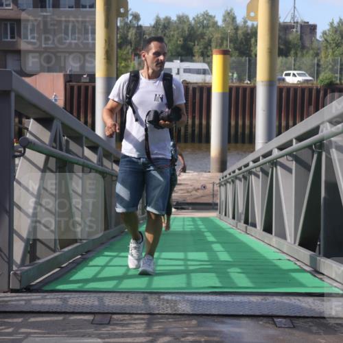 11.08.2024 - GEWOBA Citytriathlon Bremen Lena Gebhardt http://msf.ph/oto/6774089 11.08.2024 10:10:06 Schwimmen 16, 31, 50, 55, 64, 83, 102 meine-sportfotos.de