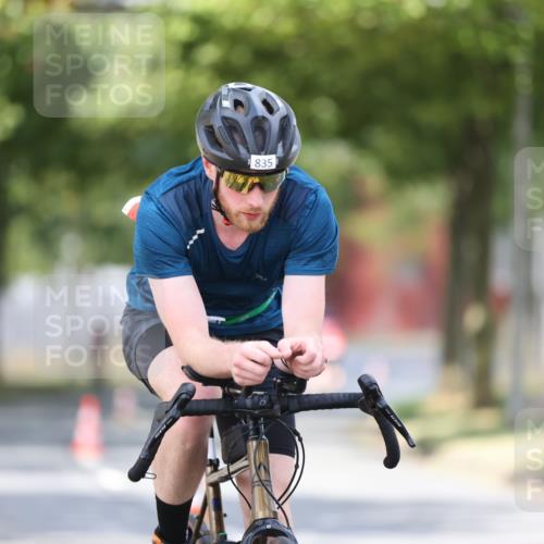 11.08.2024 - GEWOBA Citytriathlon Bremen H.Heesch http://msf.ph/oto/6774092 11.08.2024 11:41:34 Radfahren 786, 835, 859, 896, 902, 1020 meine-sportfotos.de