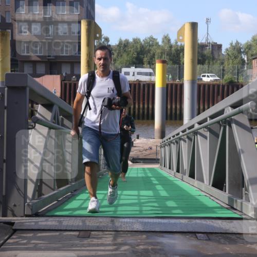 11.08.2024 - GEWOBA Citytriathlon Bremen Lena Gebhardt http://msf.ph/oto/6774095 11.08.2024 10:10:06 Schwimmen 16, 31, 50, 55, 64, 83, 102 meine-sportfotos.de