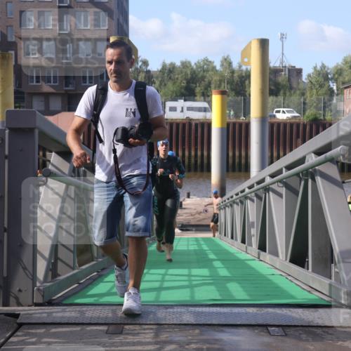 11.08.2024 - GEWOBA Citytriathlon Bremen Lena Gebhardt http://msf.ph/oto/6774101 11.08.2024 10:10:06 Schwimmen 16, 31, 50, 55, 64, 83, 102 meine-sportfotos.de