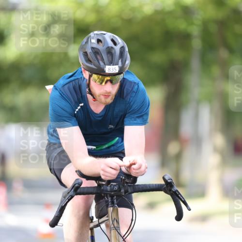 11.08.2024 - GEWOBA Citytriathlon Bremen H.Heesch http://msf.ph/oto/6774103 11.08.2024 11:41:34 Radfahren 786, 835, 859, 896, 902, 1020 meine-sportfotos.de