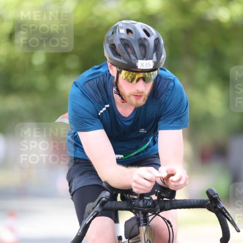 11.08.2024 - GEWOBA Citytriathlon Bremen H.Heesch http://msf.ph/oto/6774116 11.08.2024 11:41:34 Radfahren 786, 835, 859, 896, 902, 1020 meine-sportfotos.de