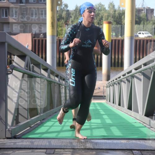 11.08.2024 - GEWOBA Citytriathlon Bremen Lena Gebhardt http://msf.ph/oto/6774119 11.08.2024 10:10:08 Schwimmen 16, 31, 50, 55, 64, 83, 102 meine-sportfotos.de