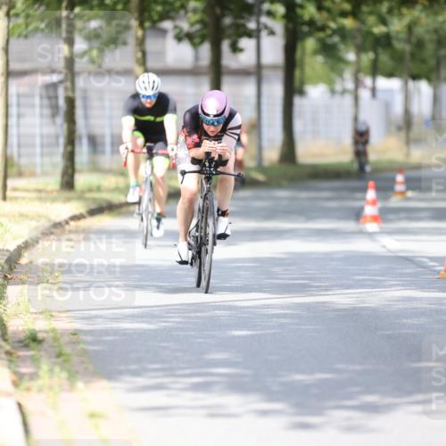 11.08.2024 - GEWOBA Citytriathlon Bremen H.Heesch http://msf.ph/oto/6774120 11.08.2024 11:41:37 Radfahren 758, 786, 835, 859, 896, 902, 965, 1020 meine-sportfotos.de