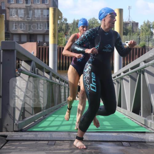 11.08.2024 - GEWOBA Citytriathlon Bremen Lena Gebhardt http://msf.ph/oto/6774124 11.08.2024 10:10:09 Schwimmen 31, 50, 55, 64, 83, 102 meine-sportfotos.de