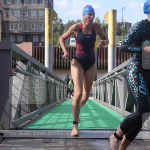 11.08.2024 - GEWOBA Citytriathlon Bremen Lena Gebhardt http://msf.ph/oto/6774130 11.08.2024 10:10:09 Schwimmen 31, 50, 55, 64, 83, 102 meine-sportfotos.de
