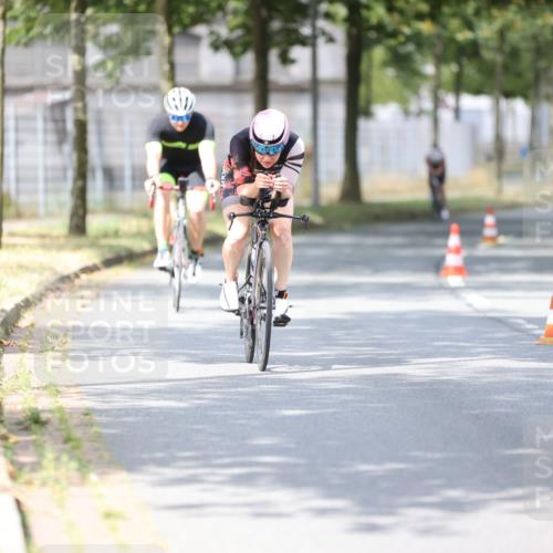 11.08.2024 - GEWOBA Citytriathlon Bremen H.Heesch http://msf.ph/oto/6774132 11.08.2024 11:41:37 Radfahren 758, 786, 835, 859, 896, 902, 965, 1020 meine-sportfotos.de