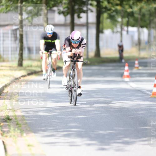 11.08.2024 - GEWOBA Citytriathlon Bremen H.Heesch http://msf.ph/oto/6774138 11.08.2024 11:41:37 Radfahren 758, 786, 835, 859, 896, 902, 965, 1020 meine-sportfotos.de
