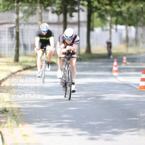 11.08.2024 - GEWOBA Citytriathlon Bremen H.Heesch http://msf.ph/oto/6774143 11.08.2024 11:41:37 Radfahren 758, 786, 835, 859, 896, 902, 965, 1020 meine-sportfotos.de