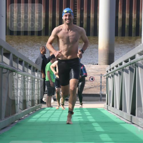 11.08.2024 - GEWOBA Citytriathlon Bremen Lena Gebhardt http://msf.ph/oto/6774144 11.08.2024 10:10:11 Schwimmen 29, 50, 55, 64, 83, 102 meine-sportfotos.de