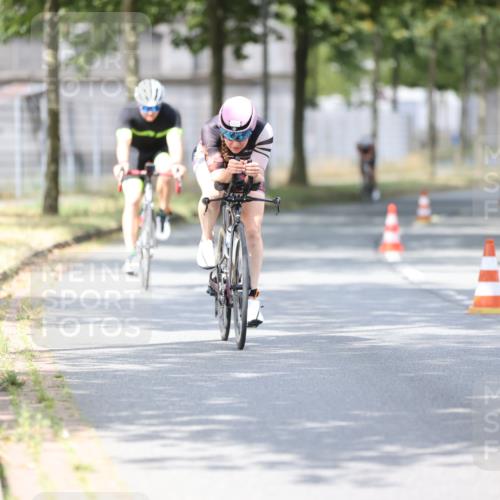 11.08.2024 - GEWOBA Citytriathlon Bremen H.Heesch http://msf.ph/oto/6774149 11.08.2024 11:41:37 Radfahren 758, 786, 835, 859, 896, 902, 965, 1020 meine-sportfotos.de