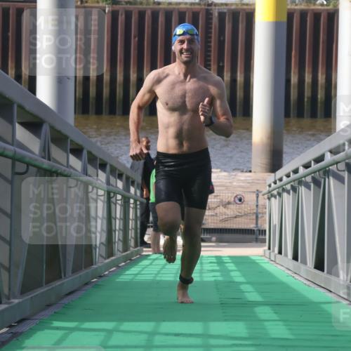 11.08.2024 - GEWOBA Citytriathlon Bremen Lena Gebhardt http://msf.ph/oto/6774150 11.08.2024 10:10:11 Schwimmen 29, 50, 55, 64, 83, 102 meine-sportfotos.de