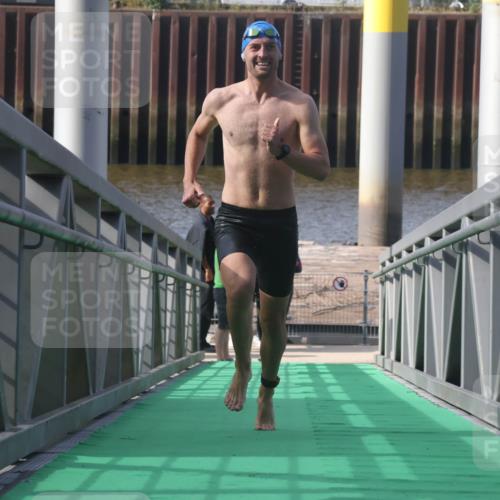 11.08.2024 - GEWOBA Citytriathlon Bremen Lena Gebhardt http://msf.ph/oto/6774151 11.08.2024 10:10:12 Schwimmen 29, 50, 55, 64, 83, 102 meine-sportfotos.de