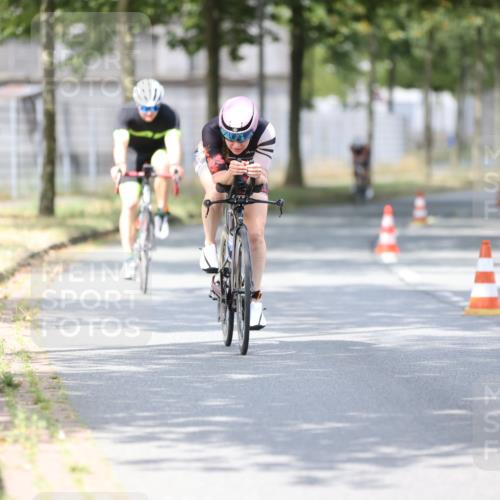 11.08.2024 - GEWOBA Citytriathlon Bremen H.Heesch http://msf.ph/oto/6774154 11.08.2024 11:41:37 Radfahren 758, 786, 835, 859, 896, 902, 965, 1020 meine-sportfotos.de