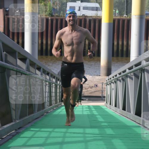 11.08.2024 - GEWOBA Citytriathlon Bremen Lena Gebhardt http://msf.ph/oto/6774155 11.08.2024 10:10:12 Schwimmen 29, 50, 55, 64, 83, 102 meine-sportfotos.de