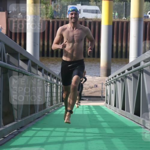 11.08.2024 - GEWOBA Citytriathlon Bremen Lena Gebhardt http://msf.ph/oto/6774157 11.08.2024 10:10:12 Schwimmen 29, 50, 55, 64, 83, 102 meine-sportfotos.de