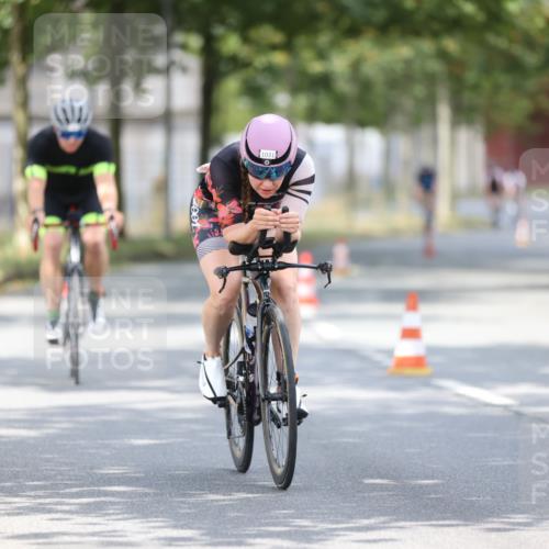 11.08.2024 - GEWOBA Citytriathlon Bremen H.Heesch http://msf.ph/oto/6774158 11.08.2024 11:41:38 Radfahren 758, 786, 835, 859, 896, 902, 965, 1020 meine-sportfotos.de