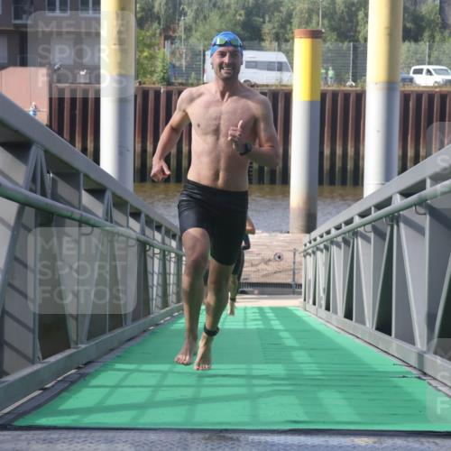 11.08.2024 - GEWOBA Citytriathlon Bremen Lena Gebhardt http://msf.ph/oto/6774161 11.08.2024 10:10:12 Schwimmen 29, 50, 55, 64, 83, 102 meine-sportfotos.de