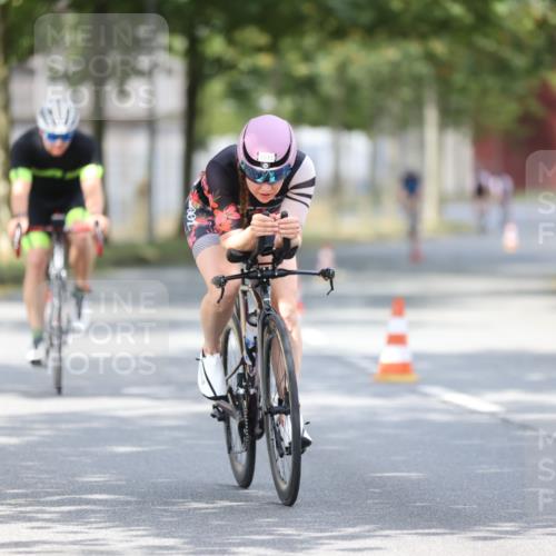 11.08.2024 - GEWOBA Citytriathlon Bremen H.Heesch http://msf.ph/oto/6774163 11.08.2024 11:41:38 Radfahren 758, 786, 835, 859, 896, 902, 965, 1020 meine-sportfotos.de