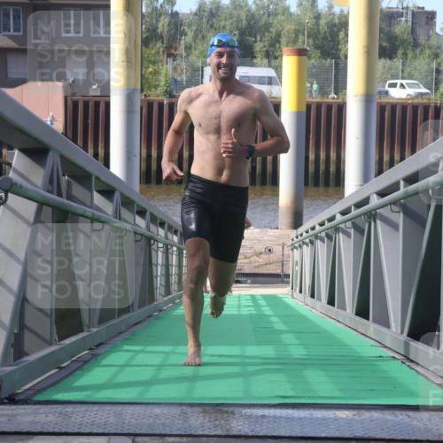 11.08.2024 - GEWOBA Citytriathlon Bremen Lena Gebhardt http://msf.ph/oto/6774166 11.08.2024 10:10:12 Schwimmen 29, 50, 55, 64, 83, 102 meine-sportfotos.de