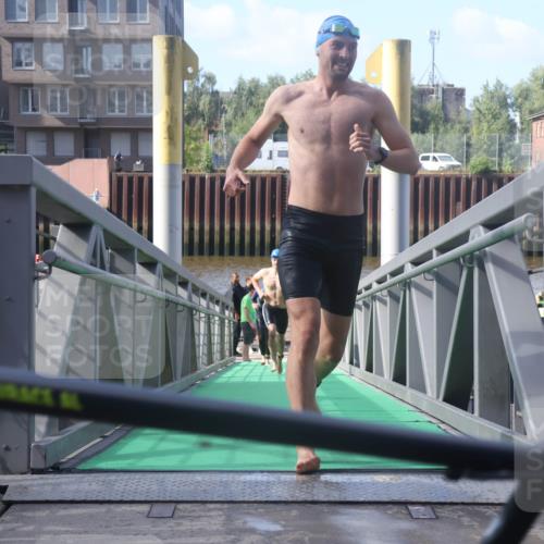 11.08.2024 - GEWOBA Citytriathlon Bremen Lena Gebhardt http://msf.ph/oto/6774172 11.08.2024 10:10:13 Schwimmen 22, 29, 50, 55, 64, 83, 102 meine-sportfotos.de